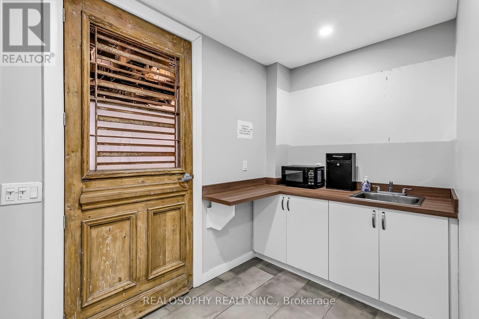 518 Queen Street W, Toronto (Kensington-Chinatown), Ontario  M5V 2B3 - Photo 9 - C12355070