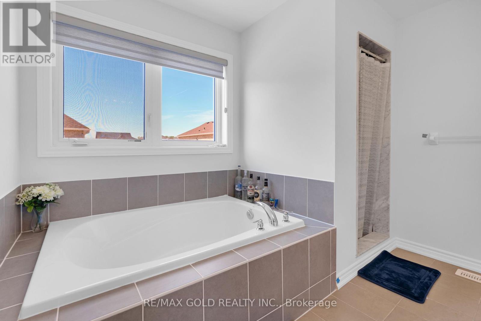 109 Palace Street, Thorold, Ontario  L2V 0M9 - Photo 11 - X12353334