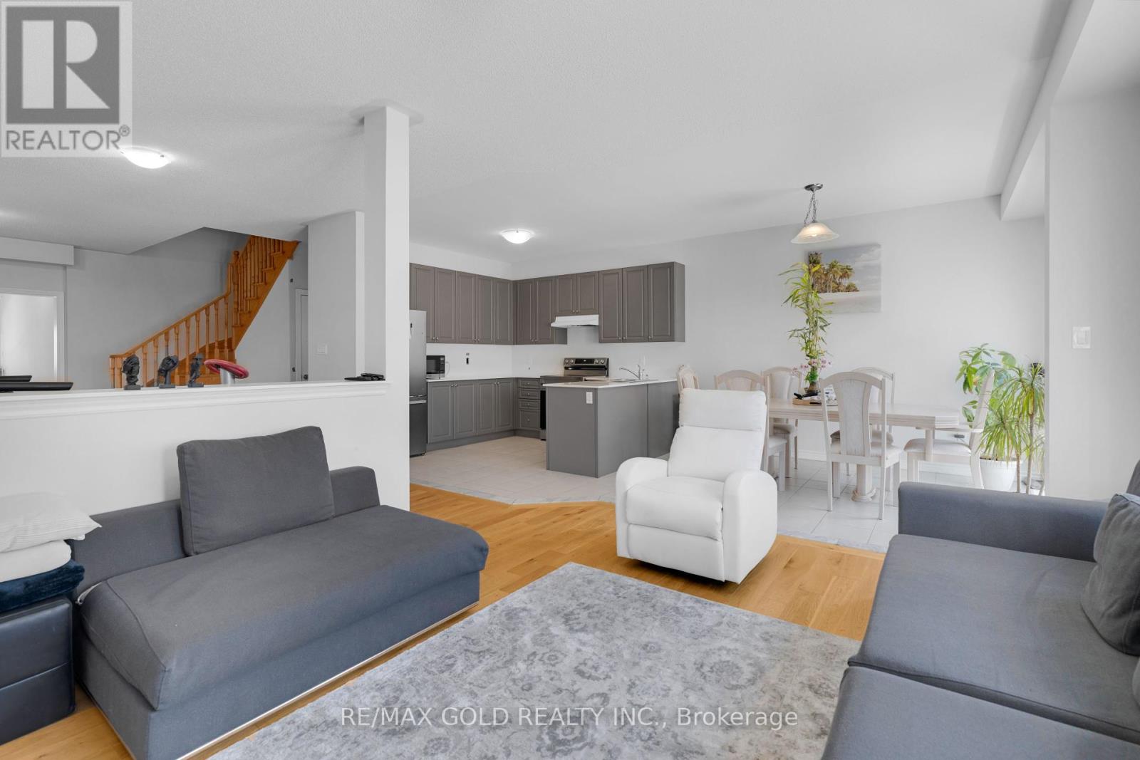109 Palace Street, Thorold, Ontario  L2V 0M9 - Photo 5 - X12353334