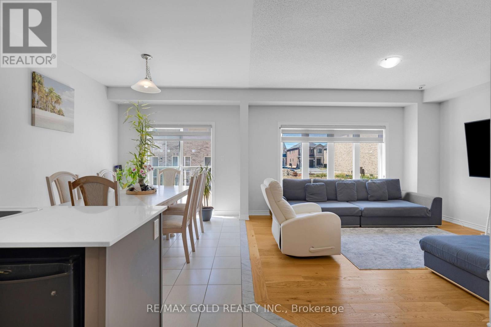 109 Palace Street, Thorold, Ontario  L2V 0M9 - Photo 6 - X12353334