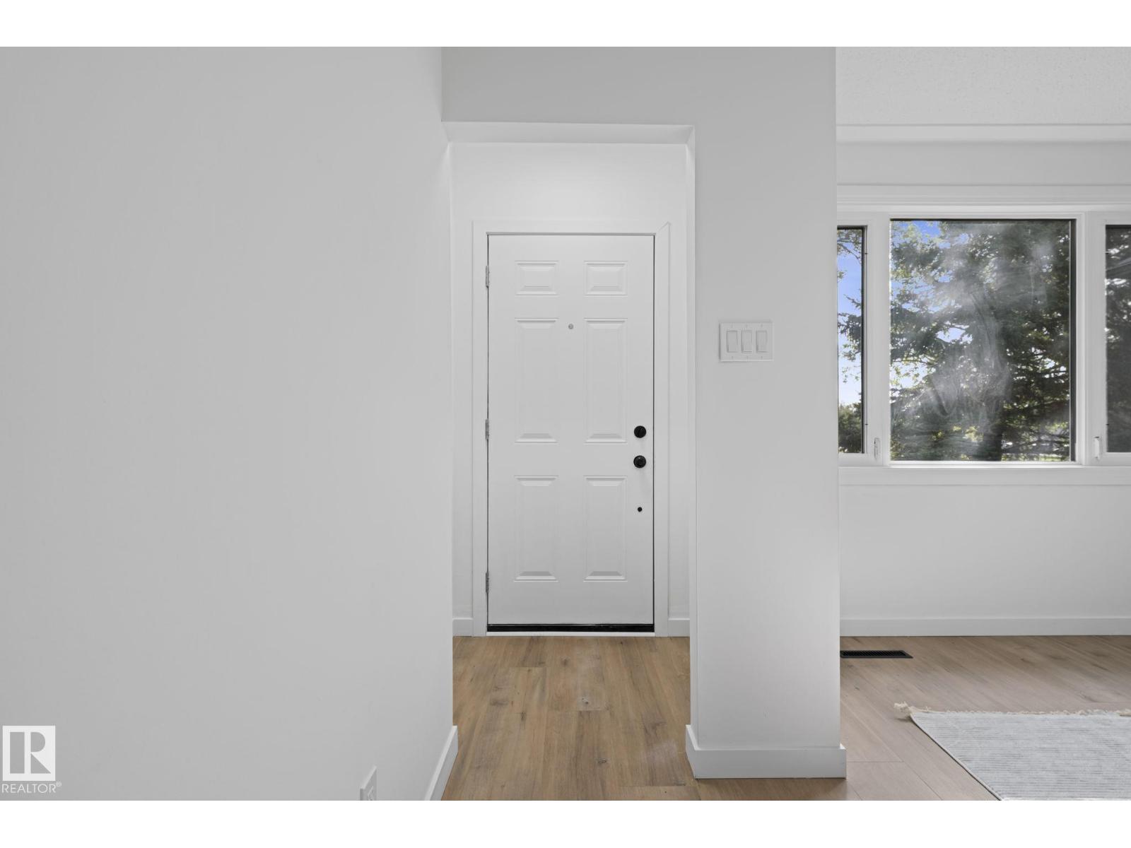 12822 70 St Nw, Edmonton, Alberta  T5C 0J8 - Photo 2 - E4453748