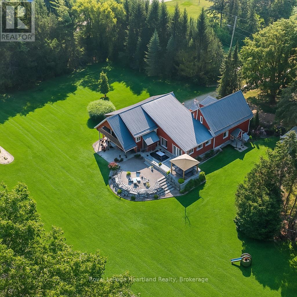 1043 QUEEN STREET, Howick, Ontario