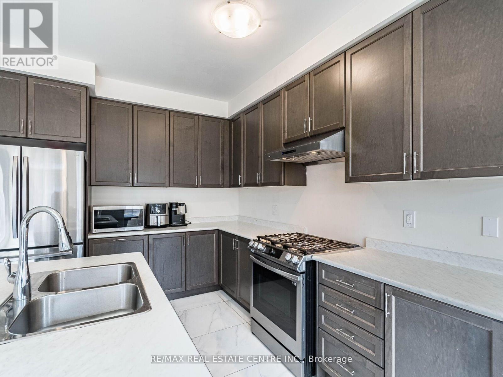 62 Granite Ridge Trail, Hamilton, Ontario  L8B 1Y6 - Photo 11 - X12355089