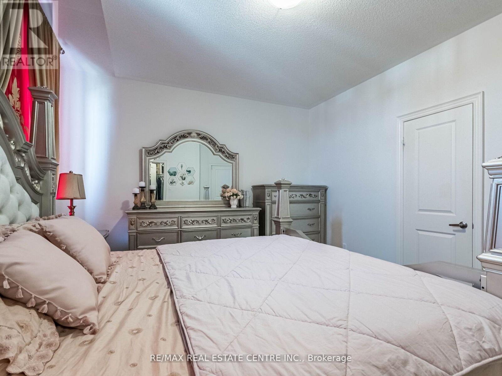 62 Granite Ridge Trail, Hamilton, Ontario  L8B 1Y6 - Photo 13 - X12355089