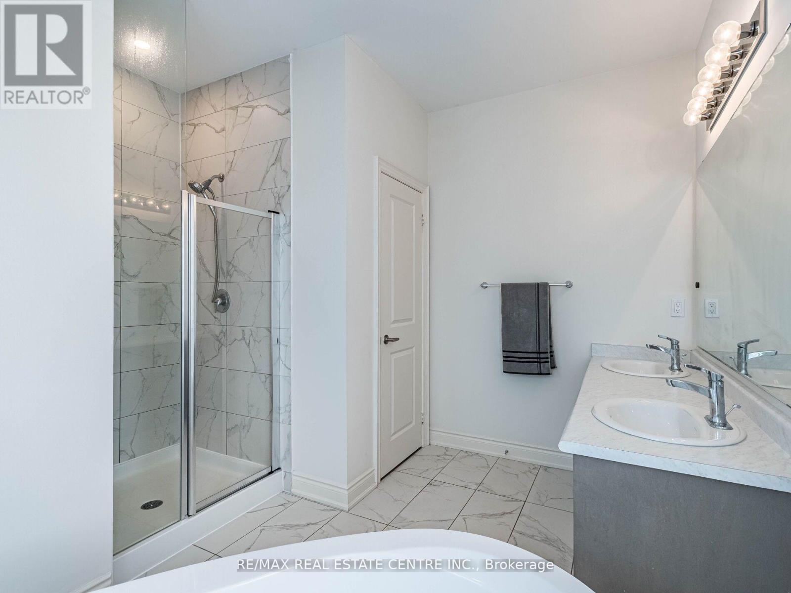 62 Granite Ridge Trail, Hamilton, Ontario  L8B 1Y6 - Photo 18 - X12355089