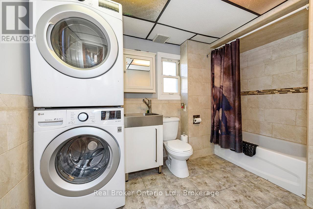 58 Fourth Avenue, Cambridge, Ontario  N1S 2E1 - Photo 6 - X12355278