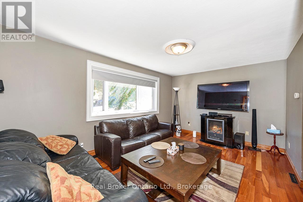 58 Fourth Avenue, Cambridge, Ontario  N1S 2E1 - Photo 8 - X12355278