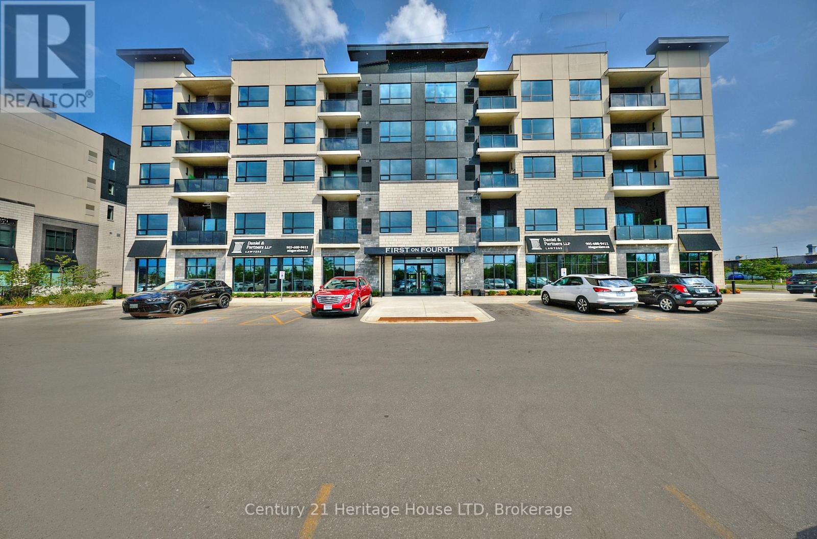 407 - 300b Fourth Avenue, St. Catharines (Ridley), Ontario  L2S 0E6 - Photo 1 - X12355276