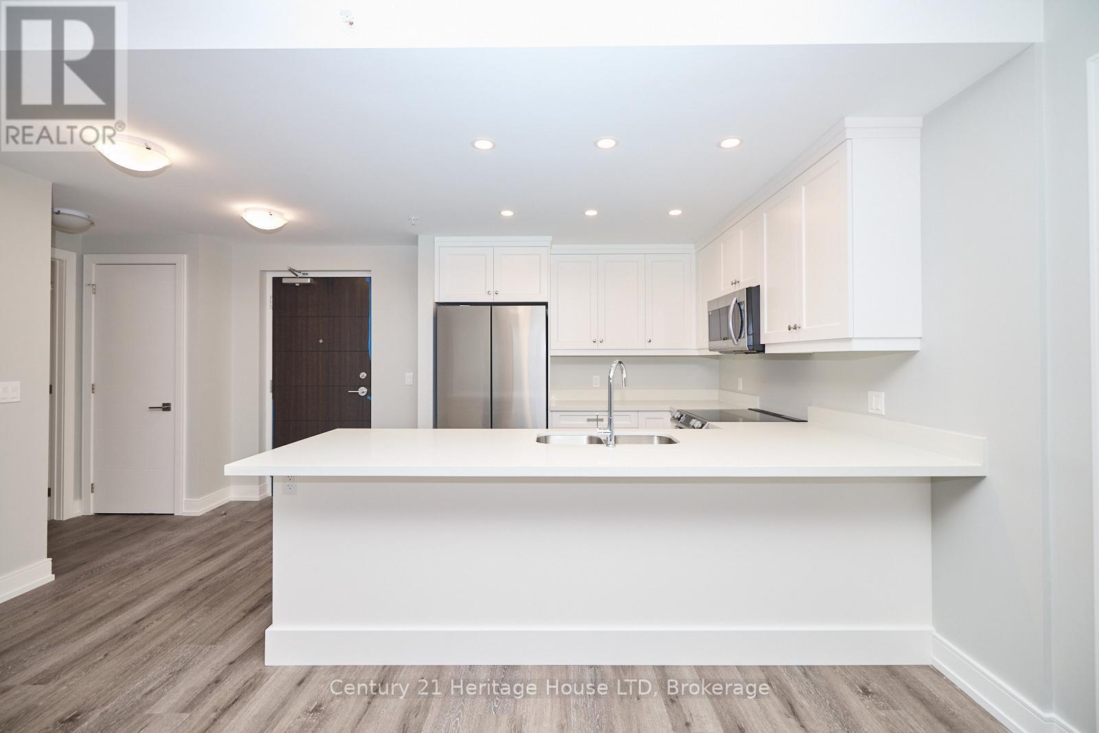 407 - 300b Fourth Avenue, St. Catharines, Ontario  L2S 0E6 - Photo 6 - X12355276