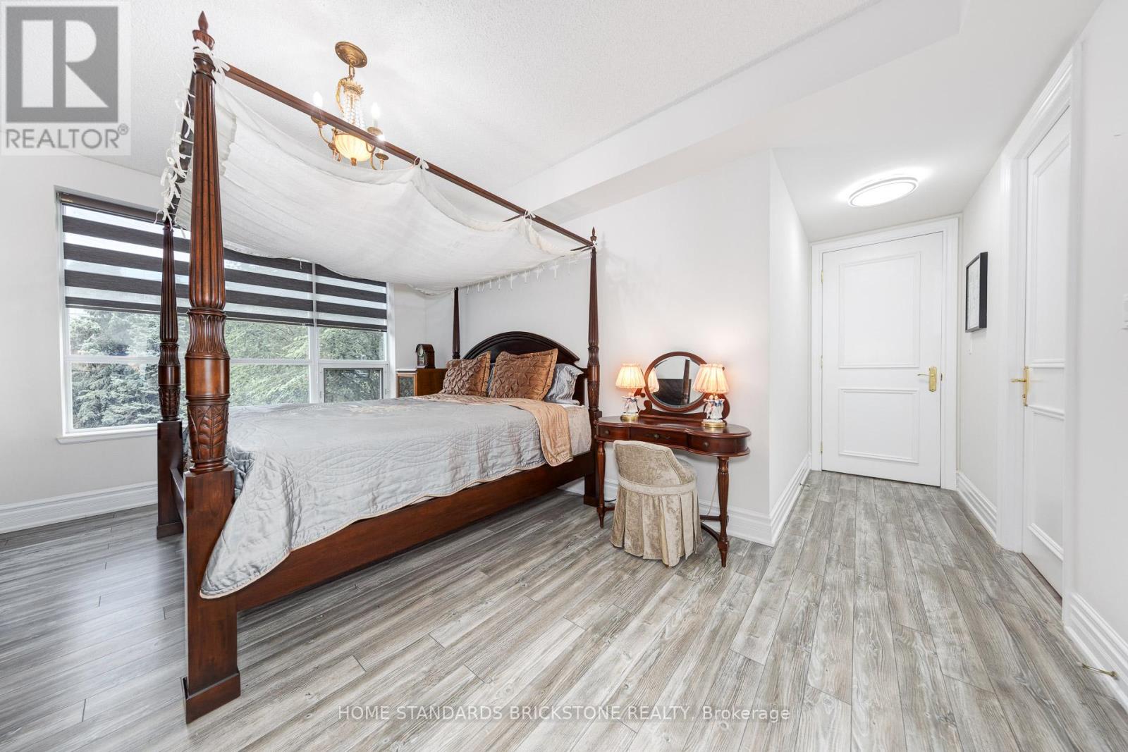 310 - 10 Old York Mills Road, Toronto, Ontario  M2P 2G9 - Photo 18 - C12355221