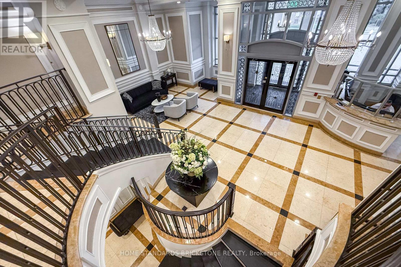 310 - 10 Old York Mills Road, Toronto, Ontario  M2P 2G9 - Photo 4 - C12355221