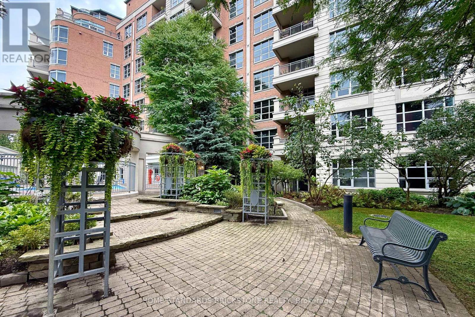 310 - 10 Old York Mills Road, Toronto, Ontario  M2P 2G9 - Photo 6 - C12355221