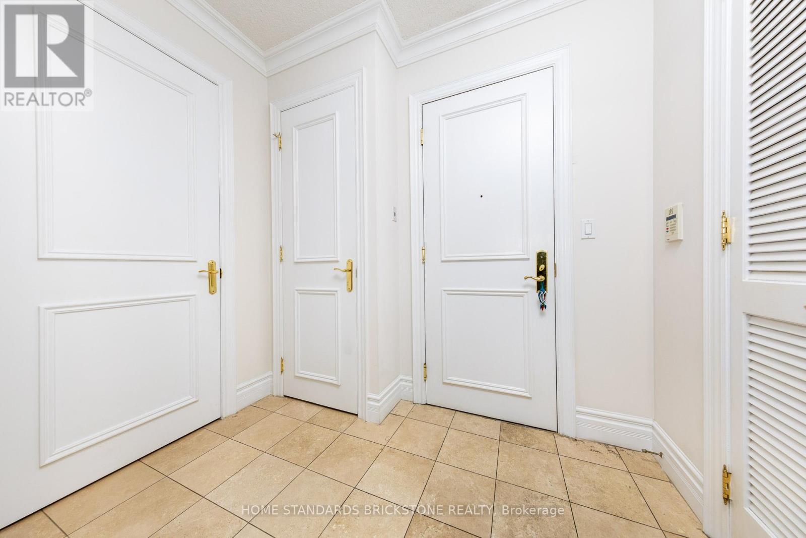 310 - 10 Old York Mills Road, Toronto, Ontario  M2P 2G9 - Photo 8 - C12355221