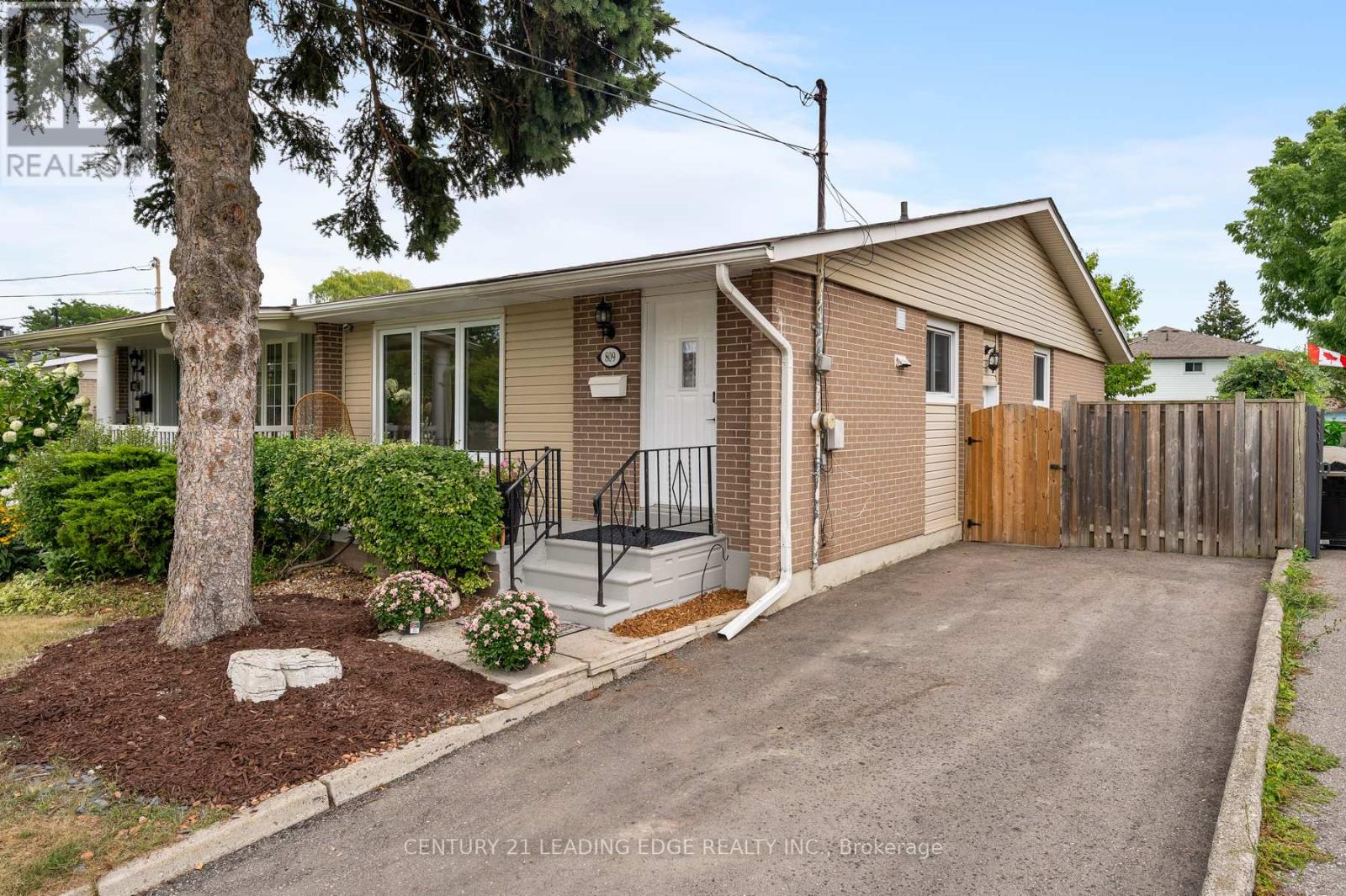 809 Sanok Drive, Pickering, Ontario  L1W 2R1 - Photo 7 - E12355177