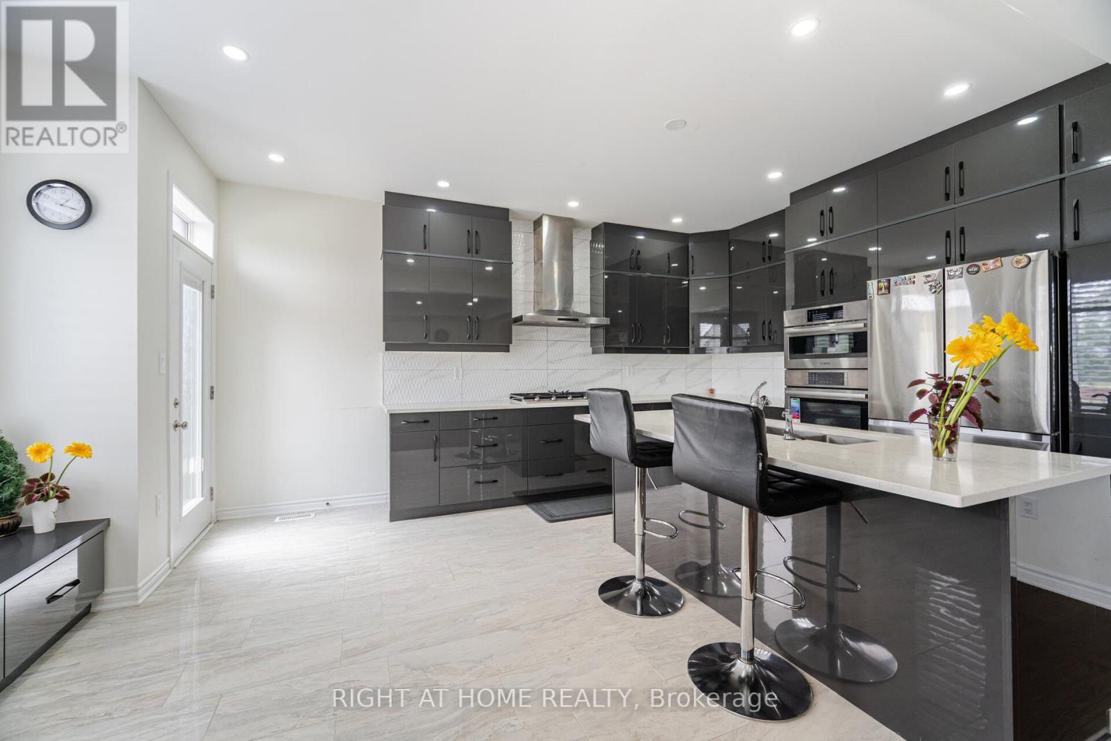3281 Turnstone Boulevard, Pickering, Ontario  L1X 0M9 - Photo 11 - E12342219