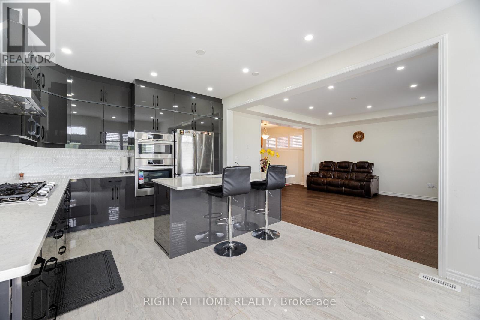 3281 Turnstone Boulevard, Pickering, Ontario  L1X 0M9 - Photo 12 - E12342219