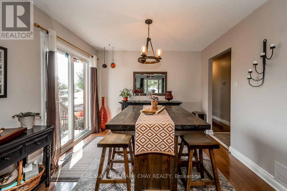 103 Imperial Crescent, Bradford West Gwillimbury, Ontario  L3Z 2N6 - Photo 10 - N12355132