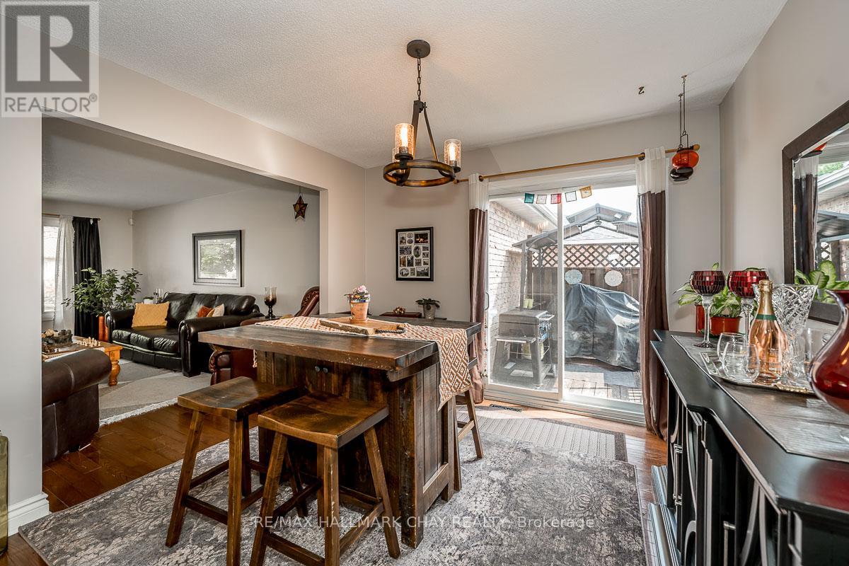 103 Imperial Crescent, Bradford West Gwillimbury, Ontario  L3Z 2N6 - Photo 11 - N12355132