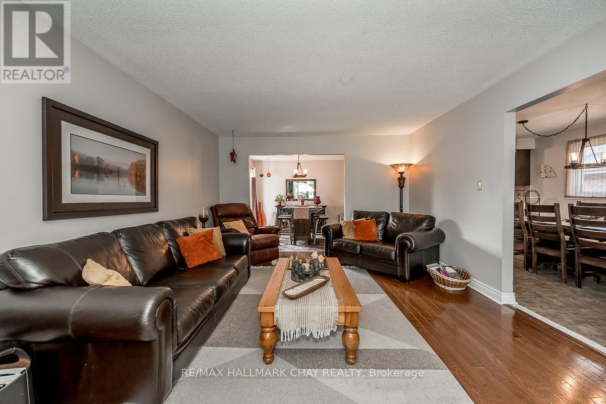 103 Imperial Crescent, Bradford West Gwillimbury, Ontario  L3Z 2N6 - Photo 14 - N12355132