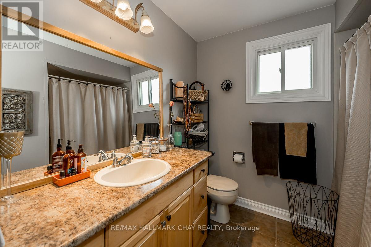 103 Imperial Crescent, Bradford West Gwillimbury, Ontario  L3Z 2N6 - Photo 15 - N12355132