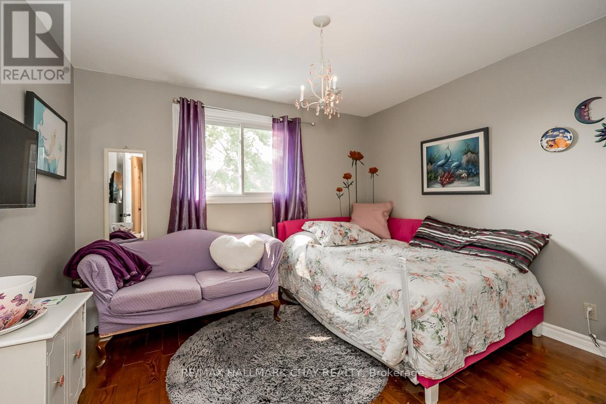 103 Imperial Crescent, Bradford West Gwillimbury, Ontario  L3Z 2N6 - Photo 19 - N12355132