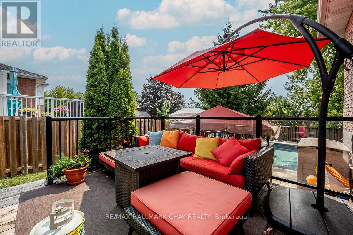 103 Imperial Crescent, Bradford West Gwillimbury, Ontario  L3Z 2N6 - Photo 33 - N12355132