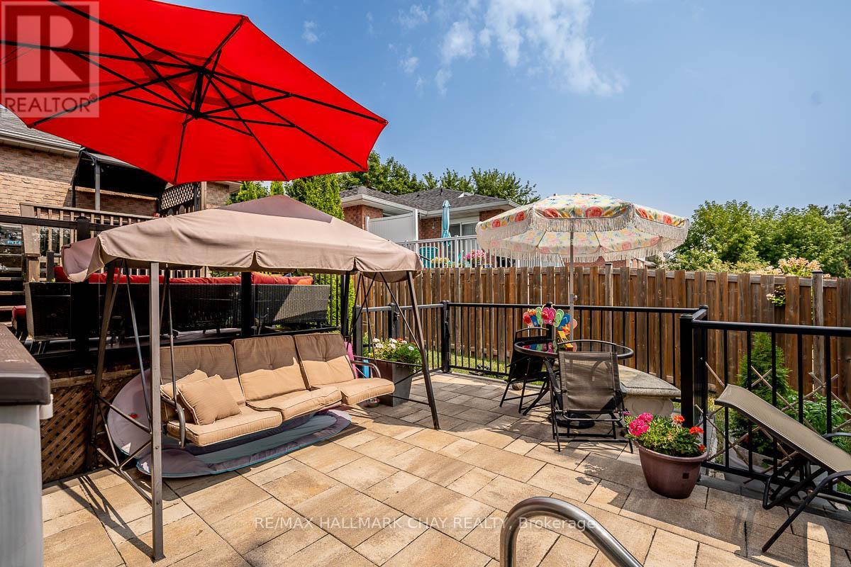 103 Imperial Crescent, Bradford West Gwillimbury, Ontario  L3Z 2N6 - Photo 34 - N12355132