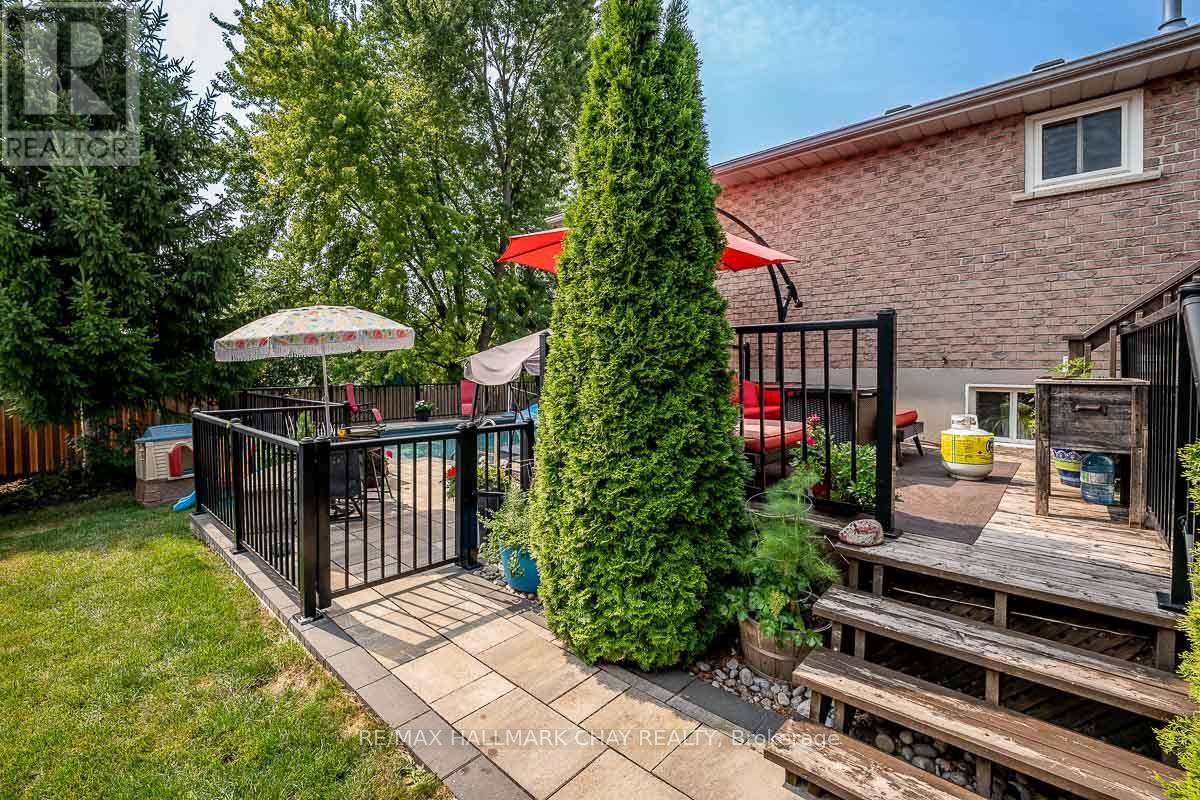 103 Imperial Crescent, Bradford West Gwillimbury, Ontario  L3Z 2N6 - Photo 35 - N12355132