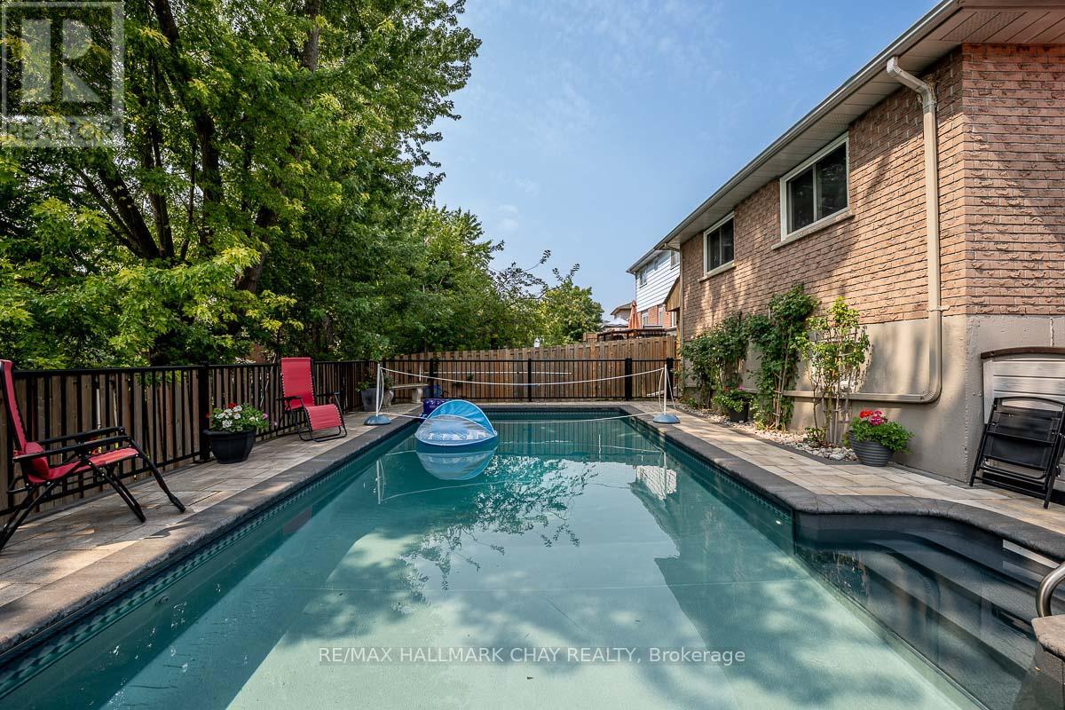 103 Imperial Crescent, Bradford West Gwillimbury, Ontario  L3Z 2N6 - Photo 36 - N12355132