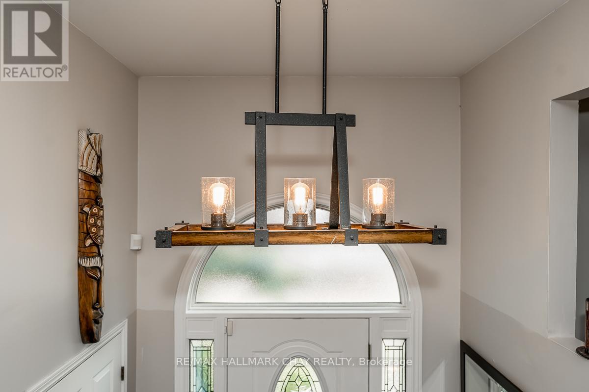 103 Imperial Crescent, Bradford West Gwillimbury, Ontario  L3Z 2N6 - Photo 5 - N12355132