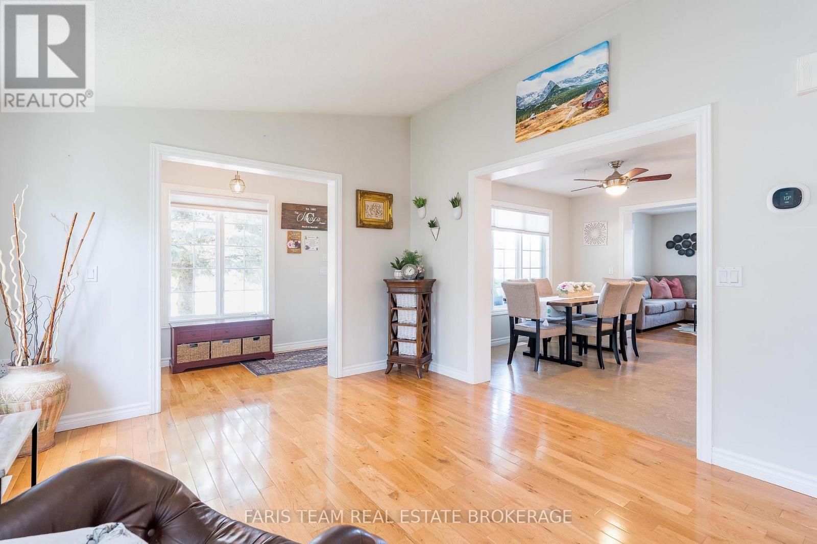 61 Pennsylvania Avenue, Wasaga Beach, Ontario  L9Z 3A8 - Photo 12 - S12355210