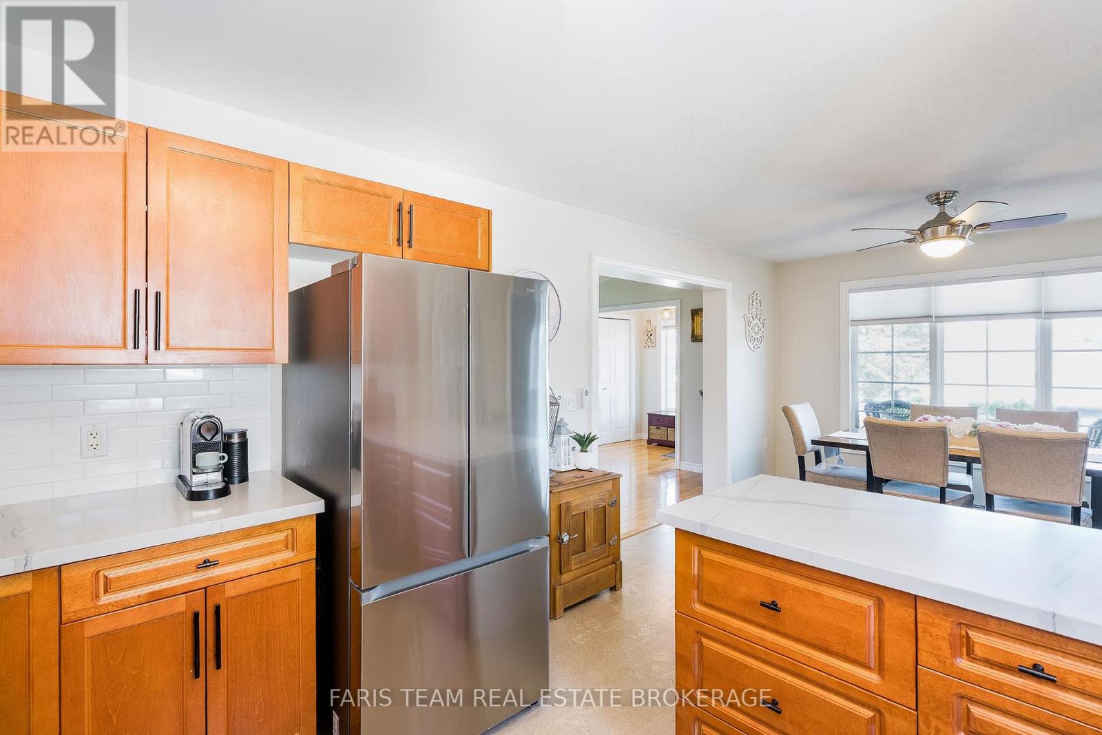 61 Pennsylvania Avenue, Wasaga Beach, Ontario  L9Z 3A8 - Photo 6 - S12355210
