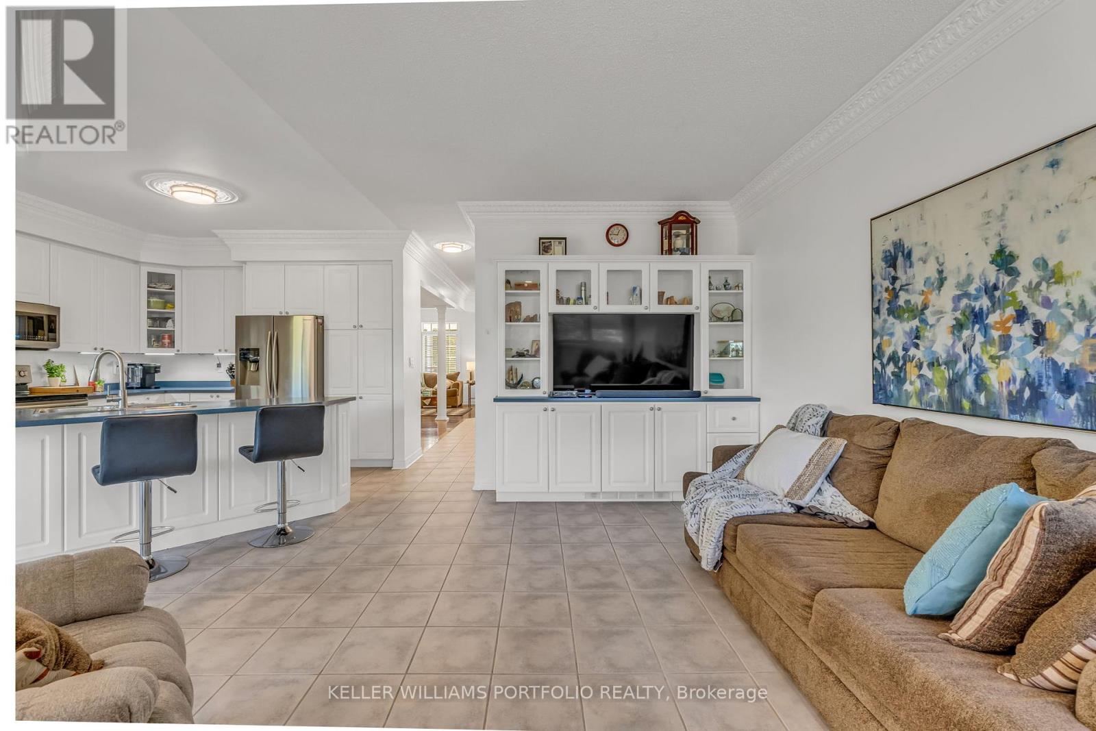 8 Vista View Court, Caledon, Ontario  L7C 1E1 - Photo 8 - W12355140