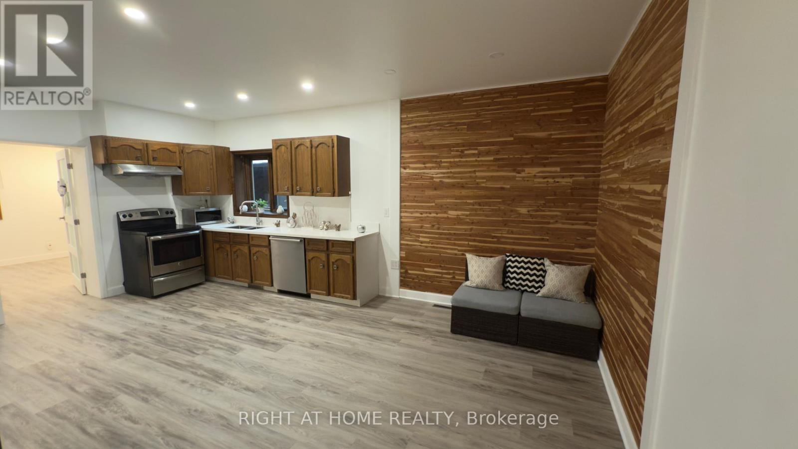 59 Eden Valley Drive, Toronto, Ontario  M9A 4Z5 - Photo 5 - W12355228
