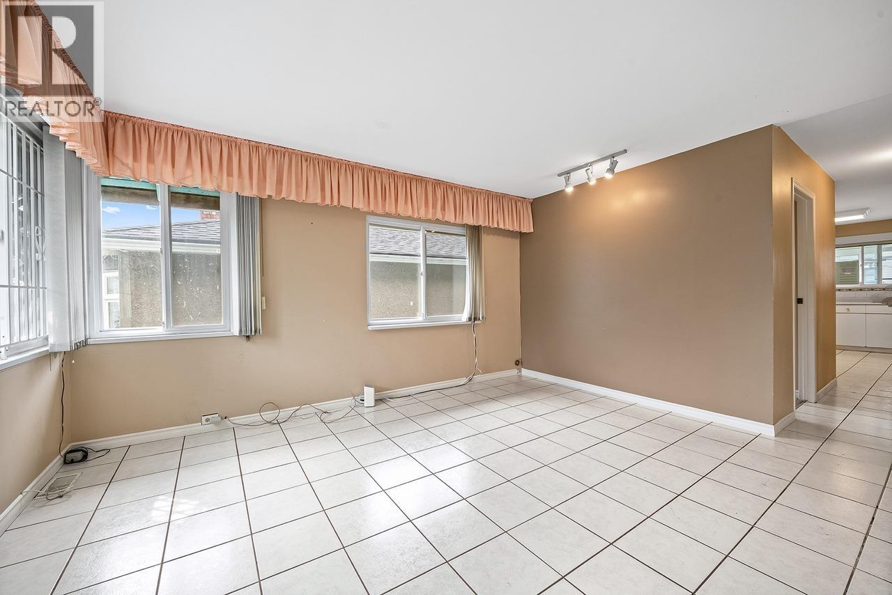 4777 Pender Street, Burnaby, British Columbia  V5C 2N4 - Photo 8 - R3037892
