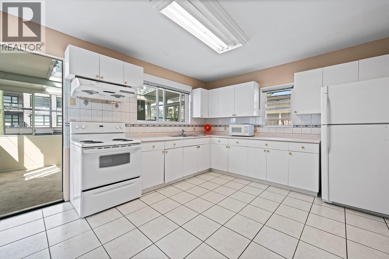 4777 Pender Street, Burnaby, British Columbia  V5C 2N4 - Photo 9 - R3037892