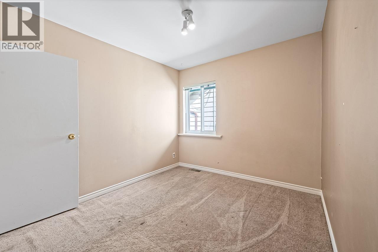 4777 Pender Street, Burnaby, British Columbia  V5C 2N4 - Photo 5 - R3037892