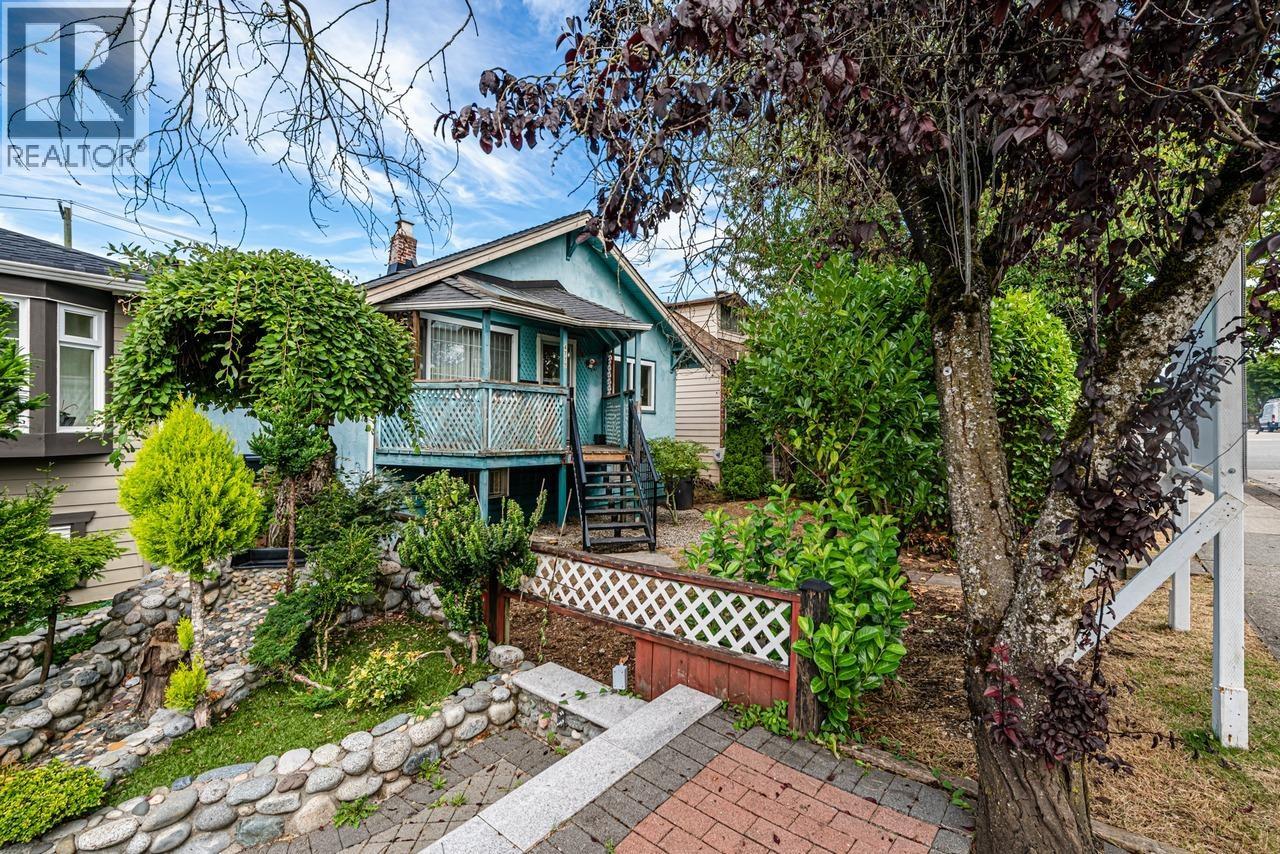 4777 Pender Street, Burnaby, British Columbia  V5C 2N4 - Photo 4 - R3037892
