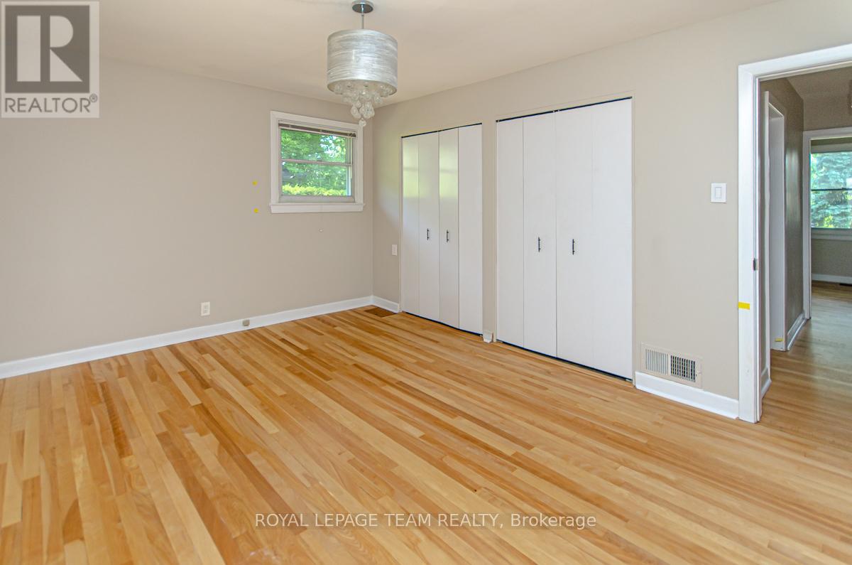 850 Killeen Avenue, Ottawa, Ontario  K2A 2X7 - Photo 25 - X12355313
