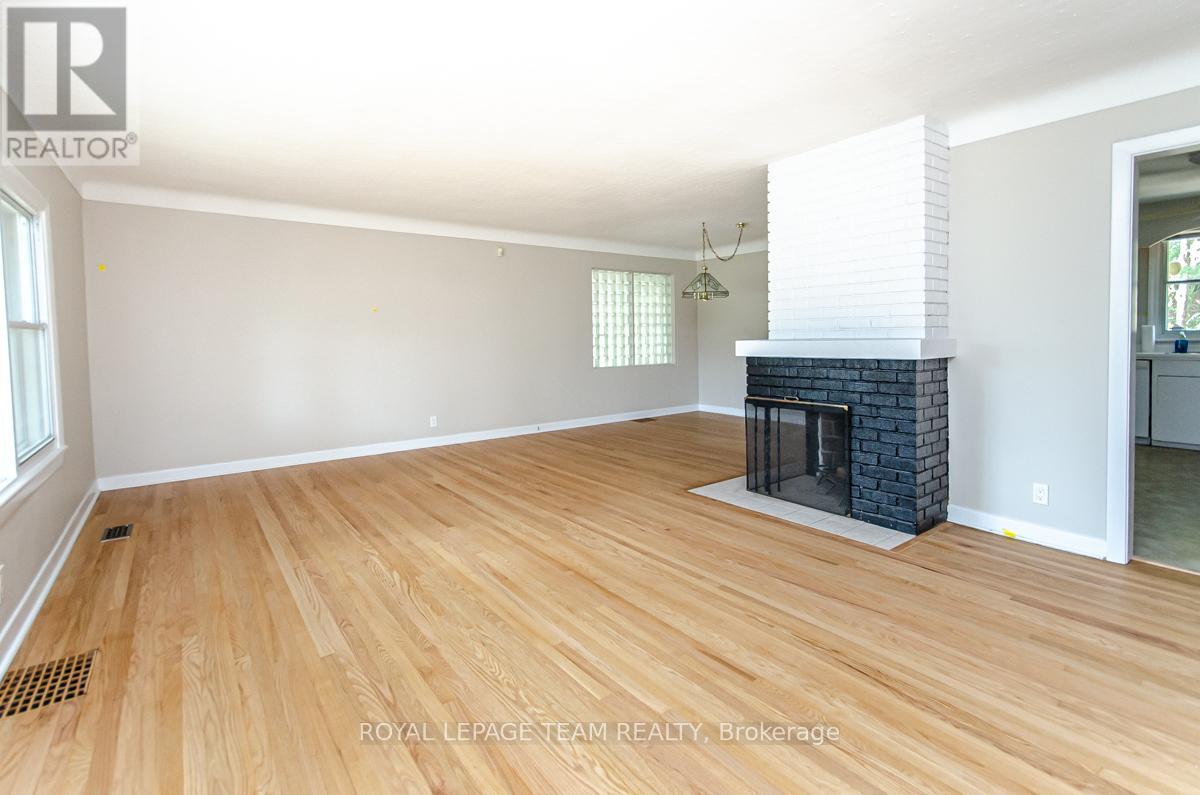 850 Killeen Avenue, Ottawa, Ontario  K2A 2X7 - Photo 7 - X12355313