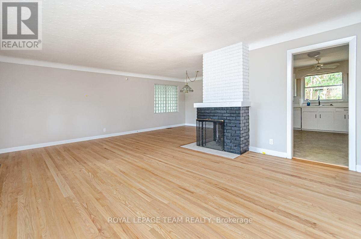 850 Killeen Avenue, Ottawa, Ontario  K2A 2X7 - Photo 8 - X12355313