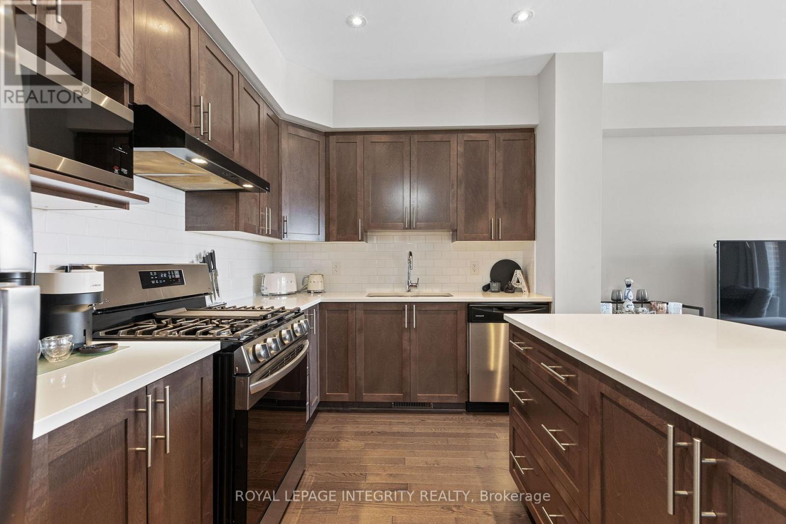 611 Compass Street, Ottawa, Ontario  K1W 0J8 - Photo 6 - X12355367