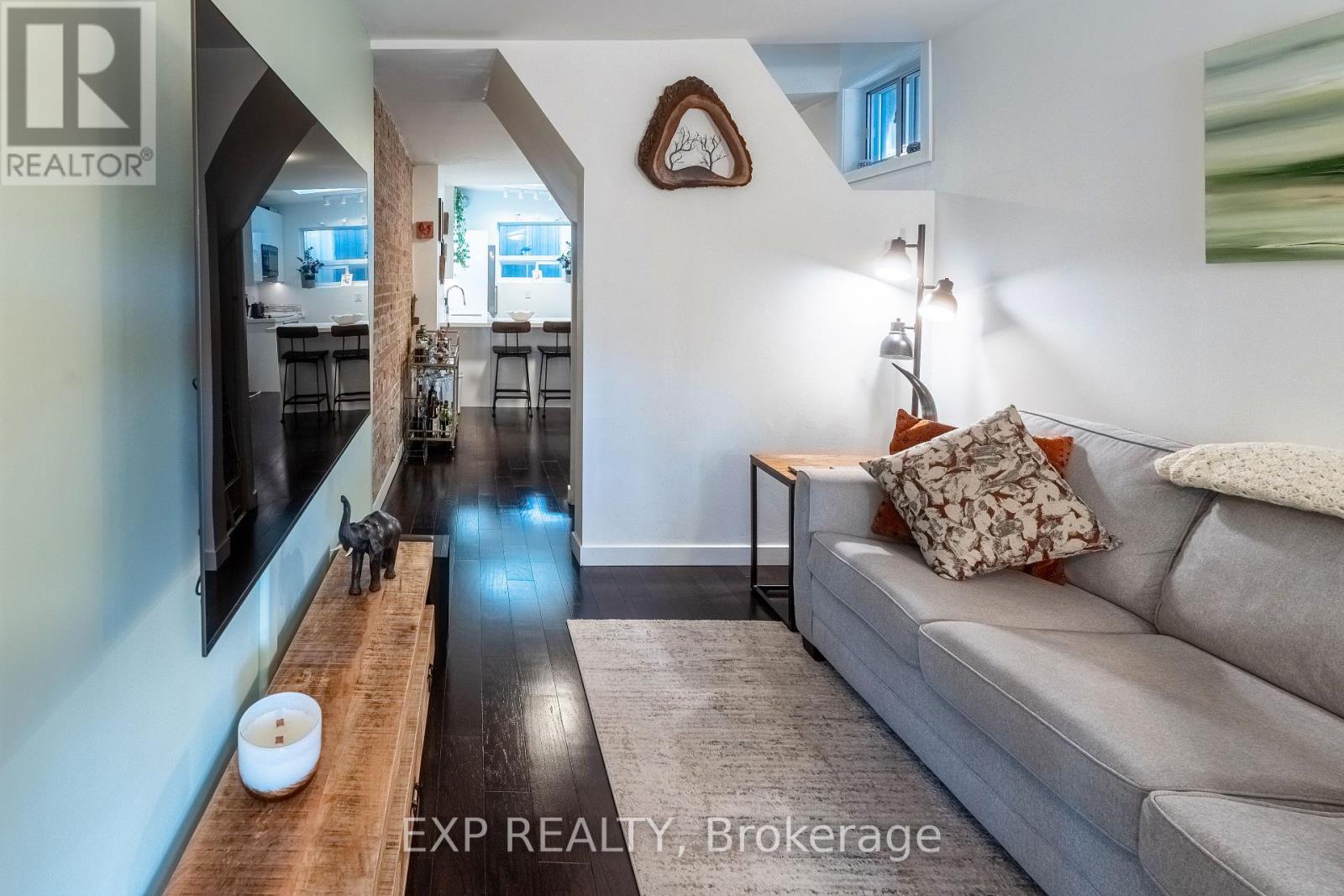 819 Craven Road, Toronto, Ontario  M4L 2Z7 - Photo 7 - E12349912
