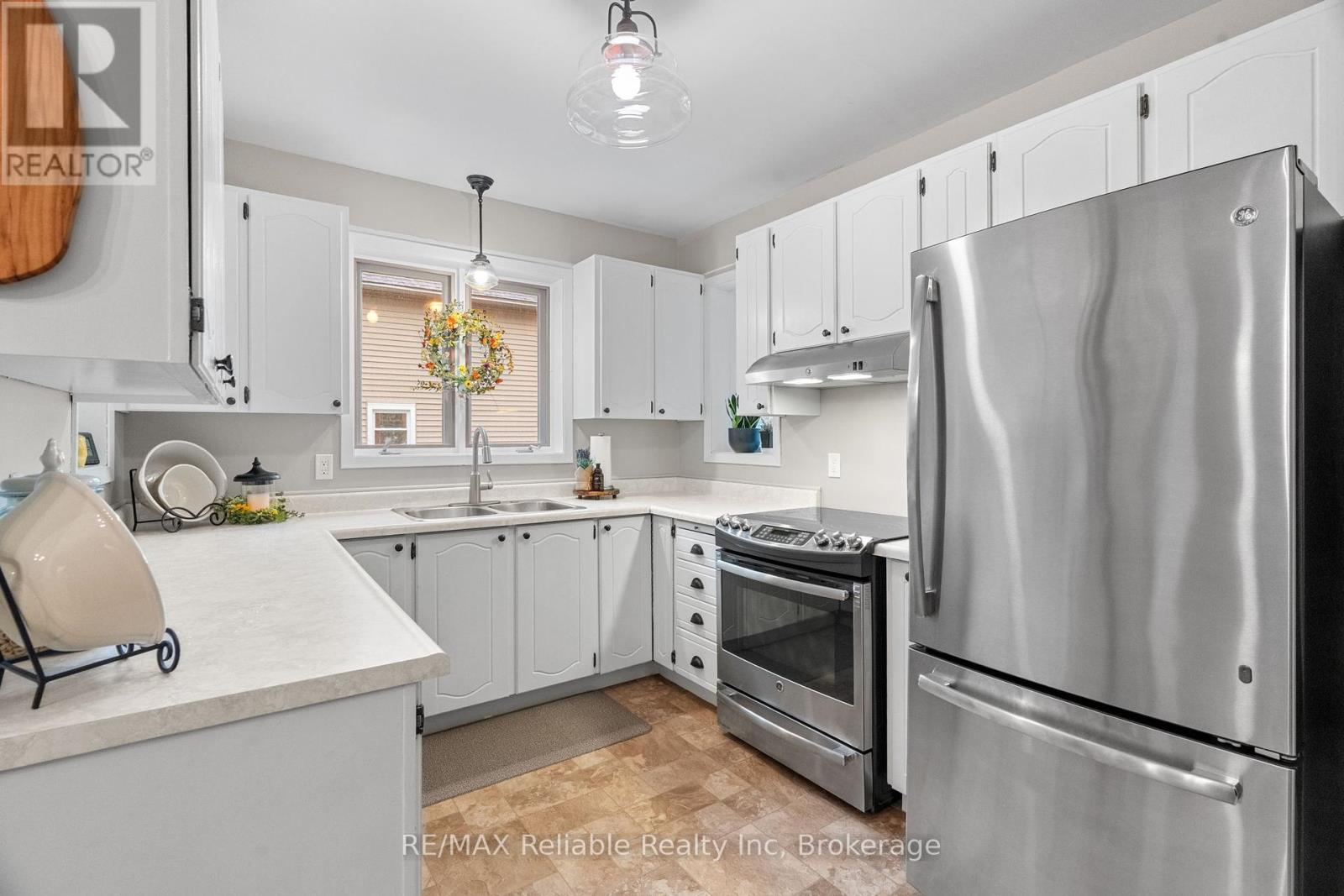 88 East William Street, Huron East, Ontario  N0K 1W0 - Photo 8 - X12355389