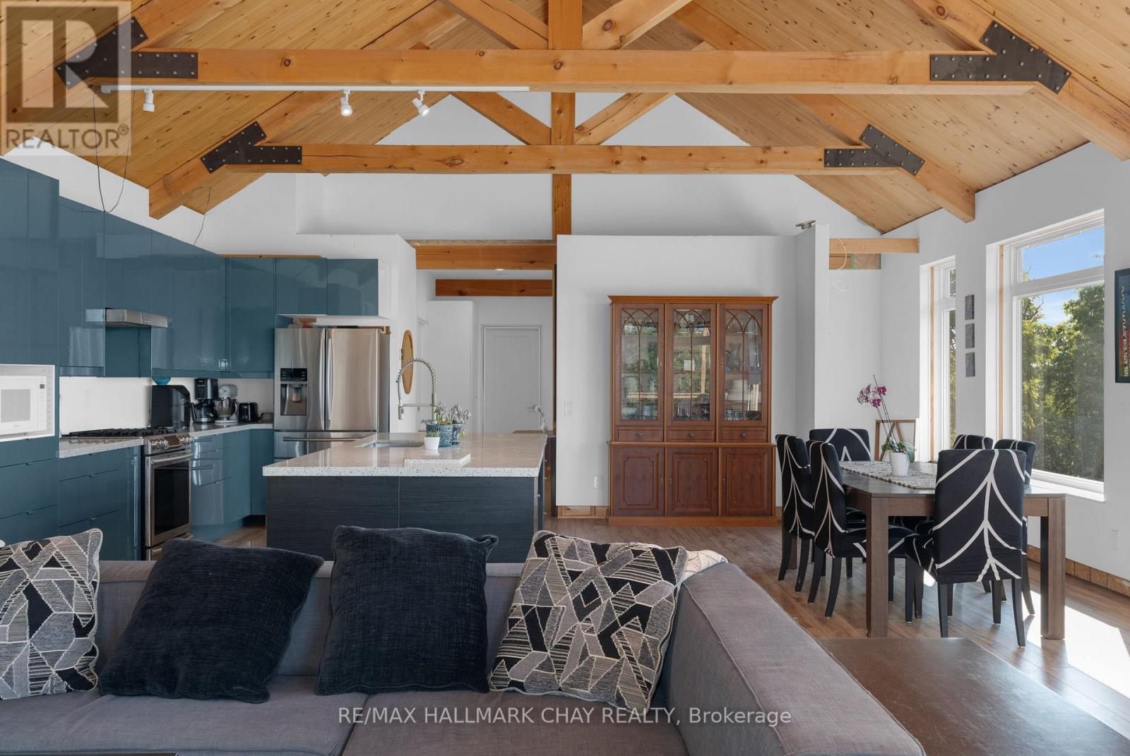 7724 County Road 9, Clearview, Ontario  L0M 1G0 - Photo 12 - S12355247