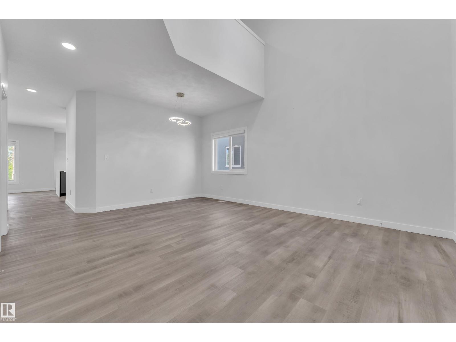 Property at 348 33 AV NW image 4