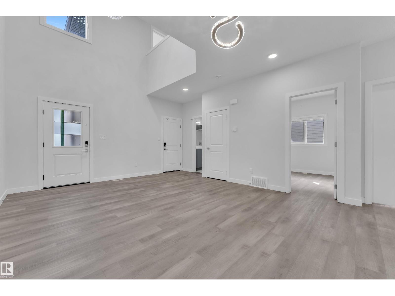 Property at 348 33 AV NW image 1