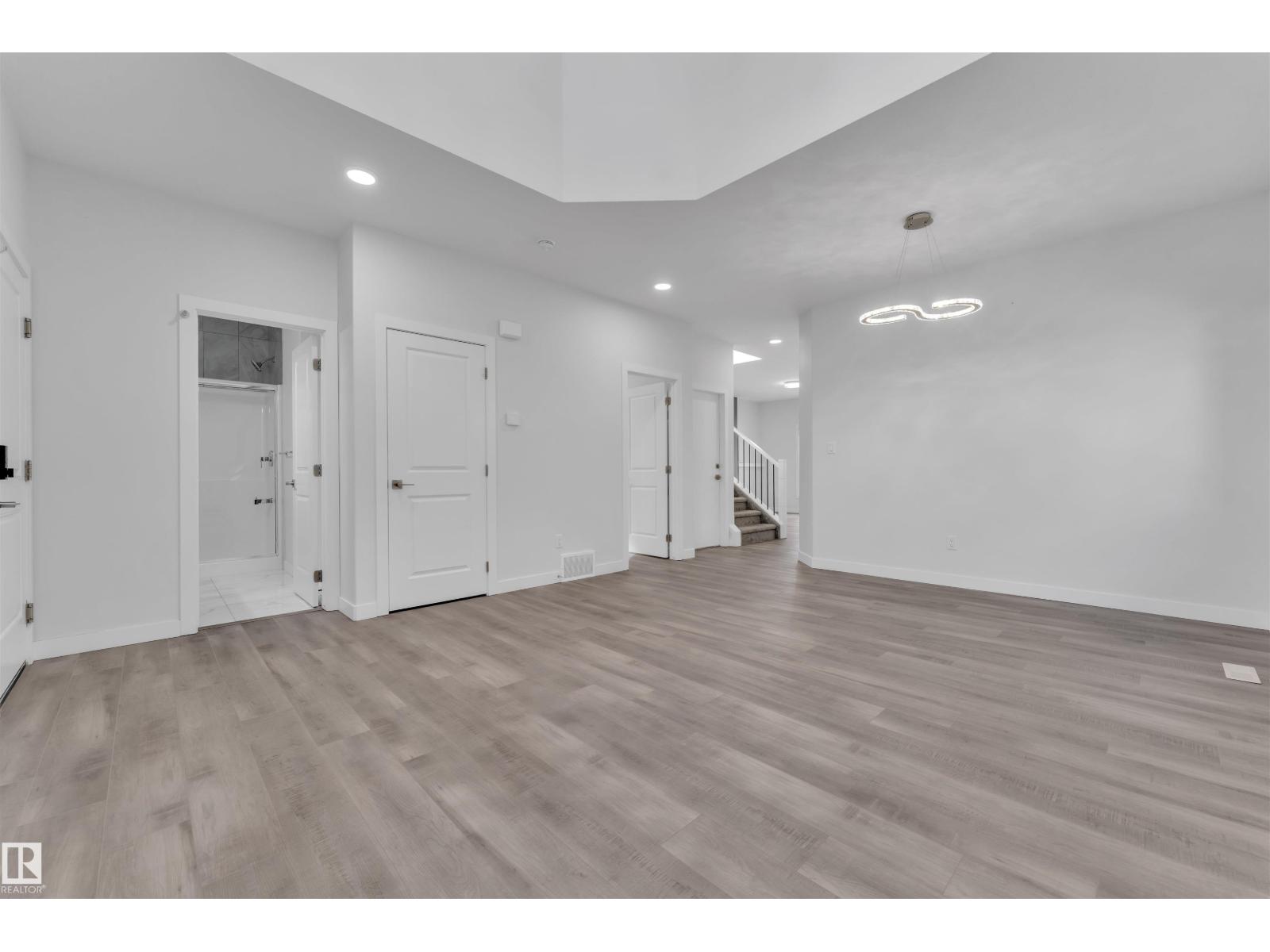 Property at 348 33 AV NW image 2