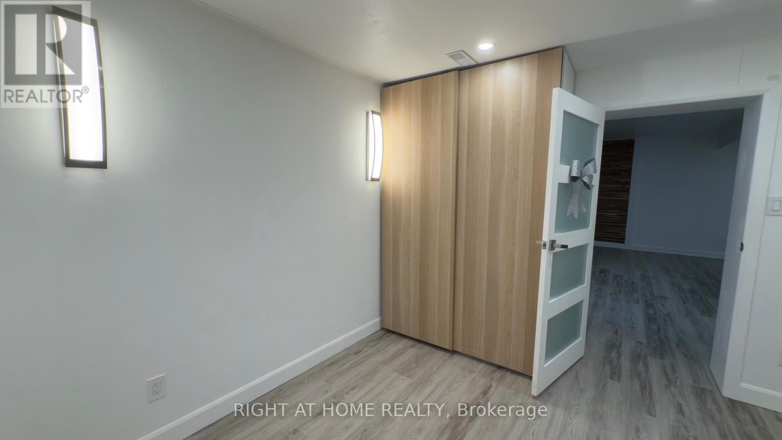 59 Eden Valley Drive, Toronto, Ontario  M9A 4Z5 - Photo 11 - W12355228