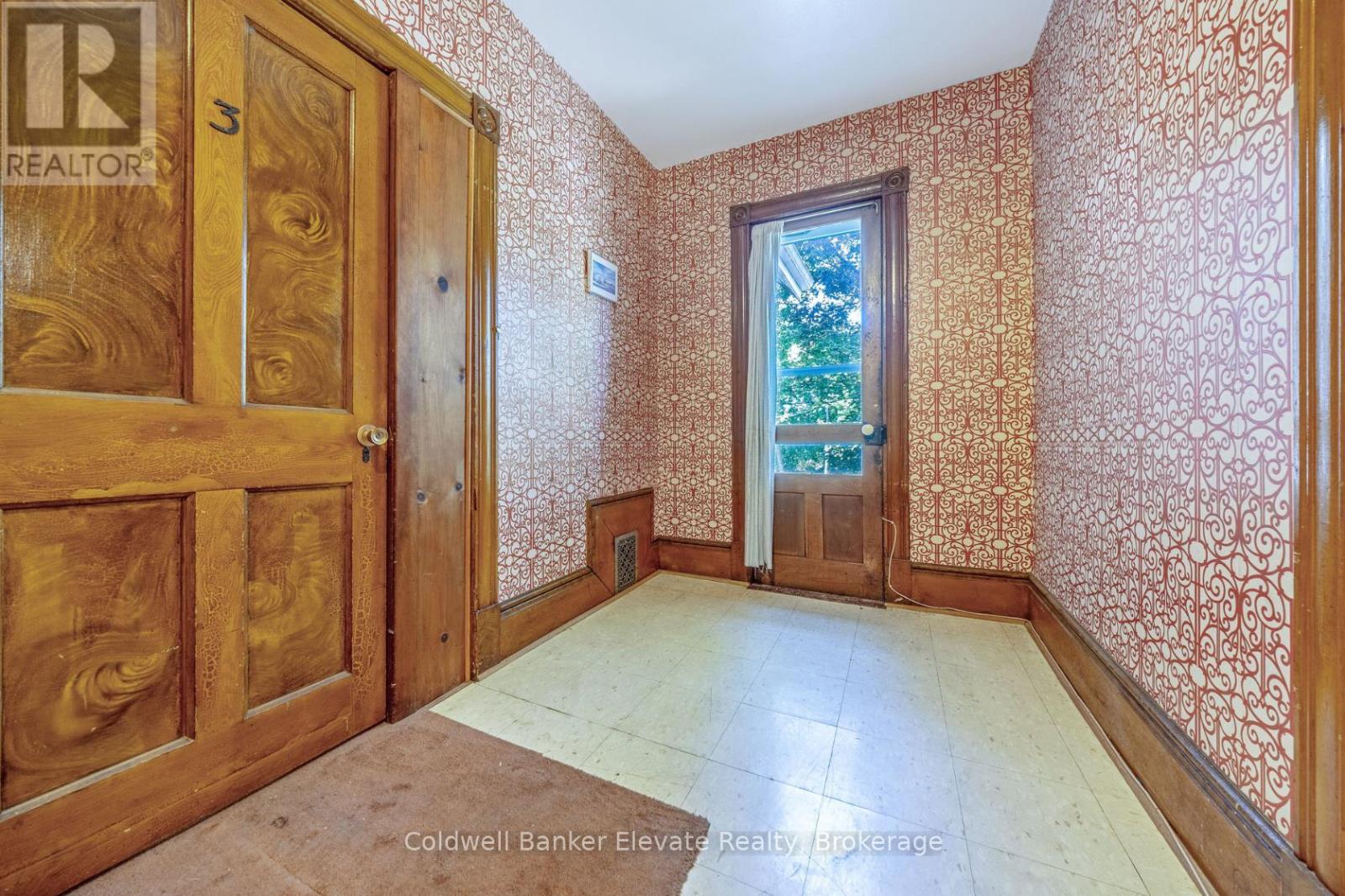 53 Willow Street N, Halton Hills, Ontario  L7J 1Z8 - Photo 6 - W12355243